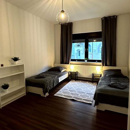 Cozy Apartment With Garden In Gelsenkirchen Bagian luar foto