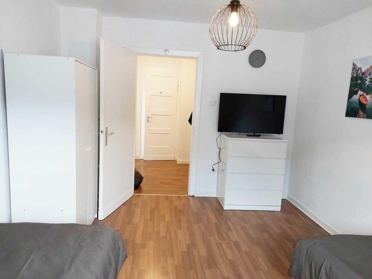 Cozy Apartment With Garden In Gelsenkirchen Bagian luar foto
