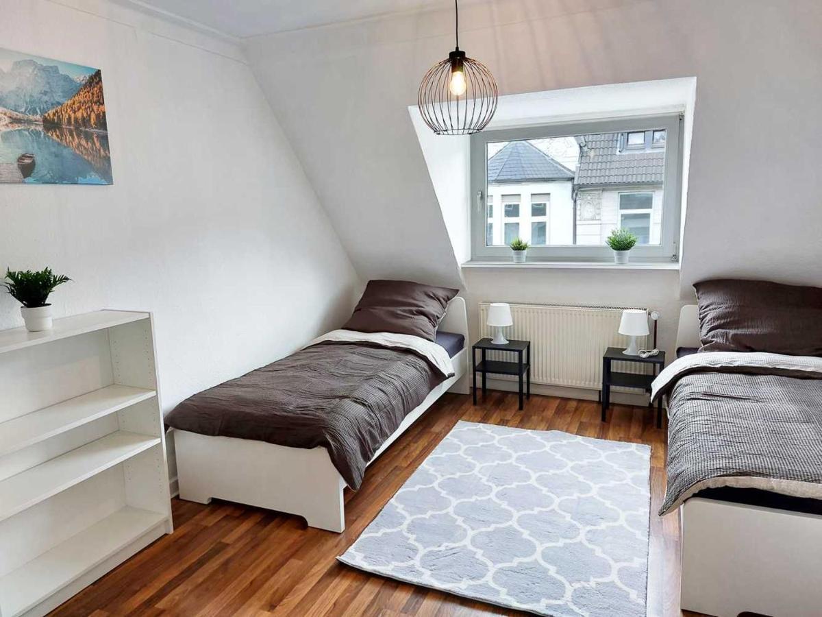 Cozy Apartment With Garden In Gelsenkirchen Bagian luar foto