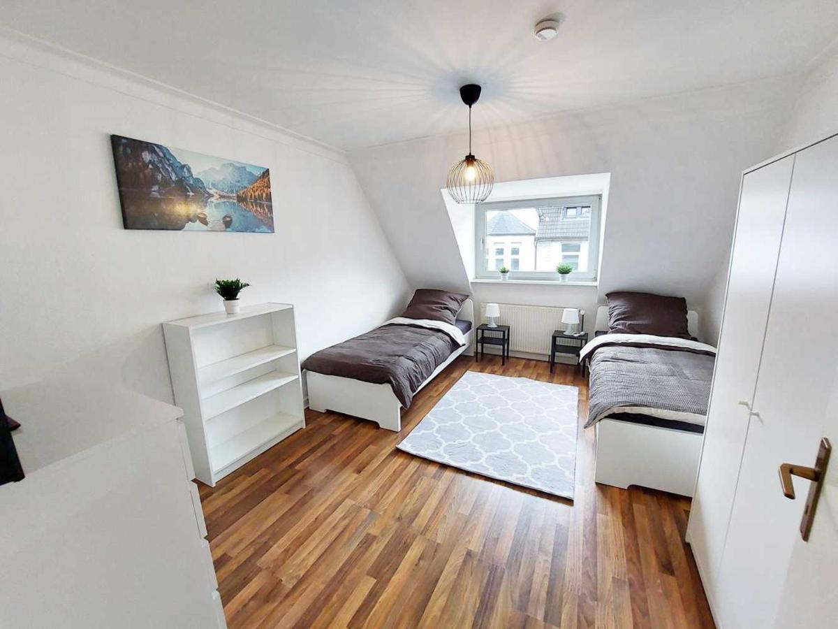 Cozy Apartment With Garden In Gelsenkirchen Bagian luar foto