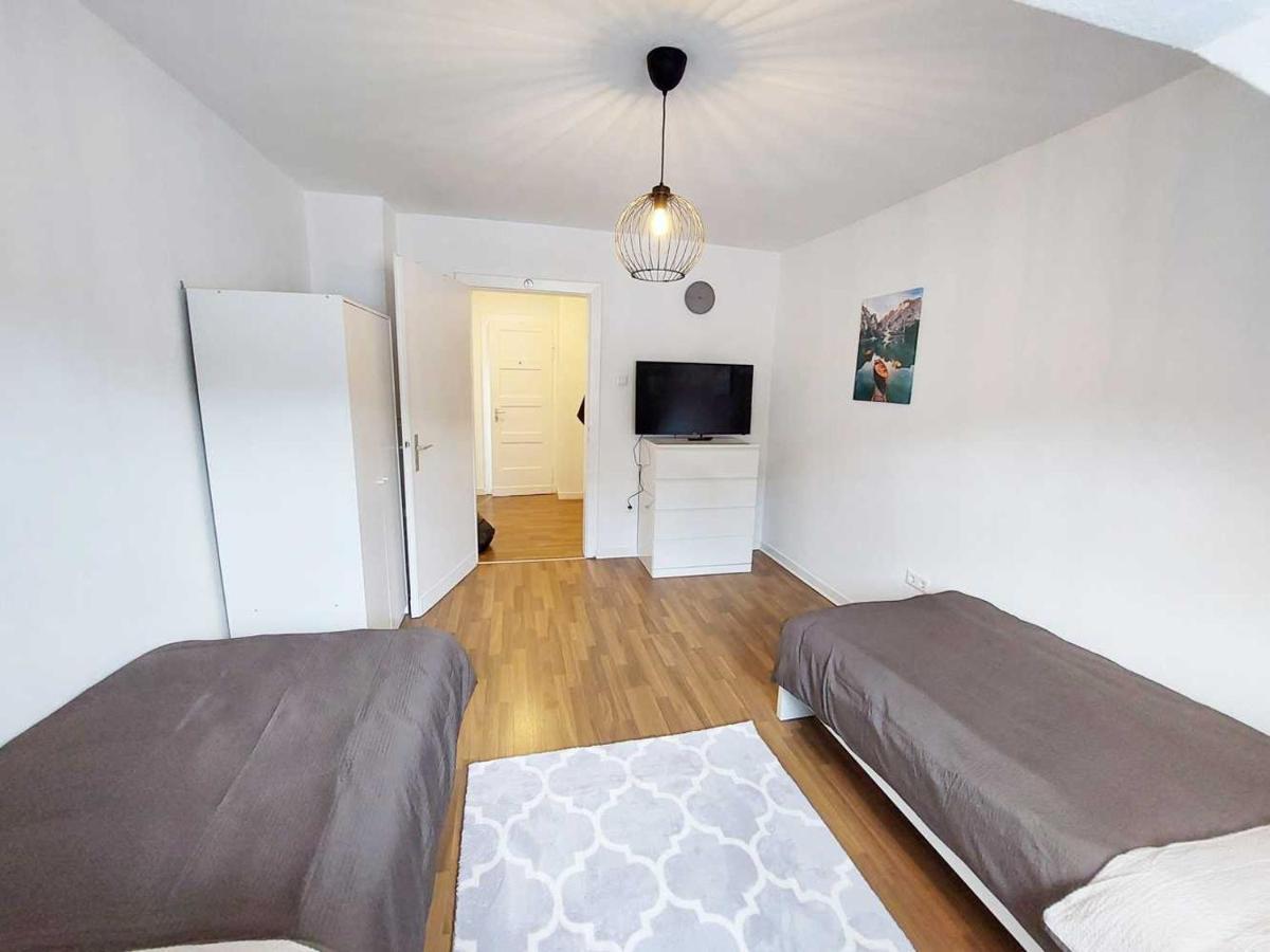 Cozy Apartment With Garden In Gelsenkirchen Bagian luar foto