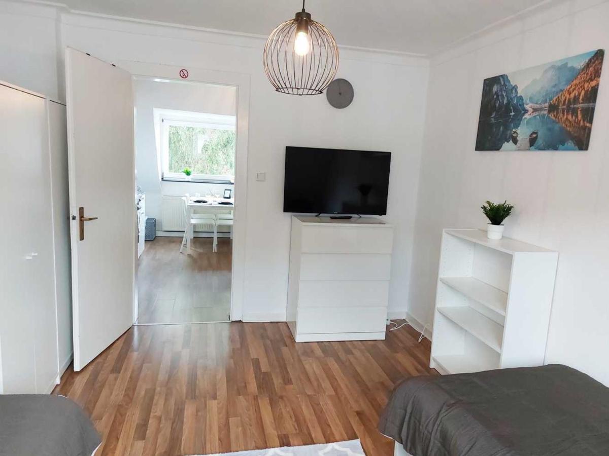 Cozy Apartment With Garden In Gelsenkirchen Bagian luar foto