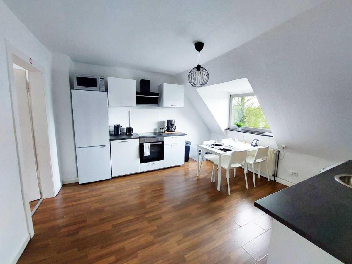 Cozy Apartment With Garden In Gelsenkirchen Bagian luar foto