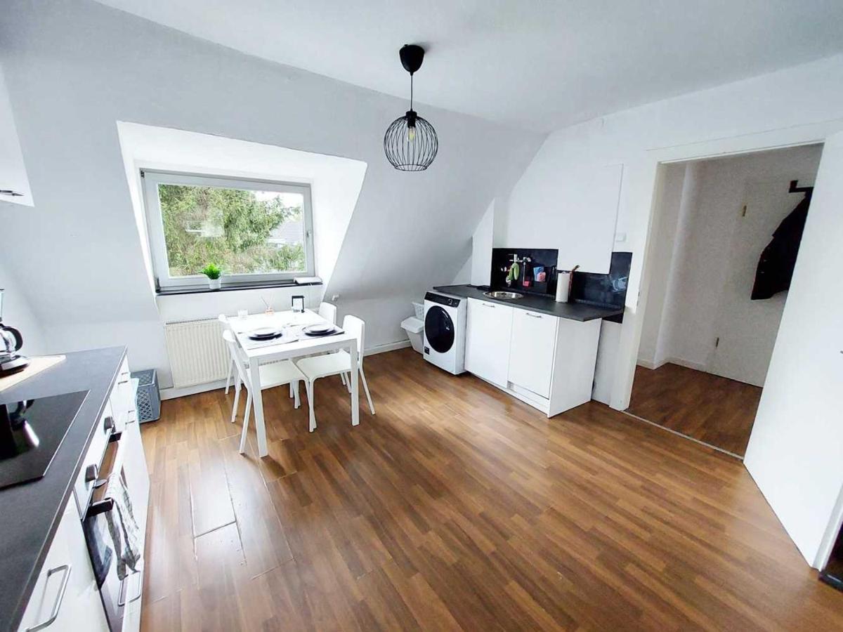 Cozy Apartment With Garden In Gelsenkirchen Bagian luar foto