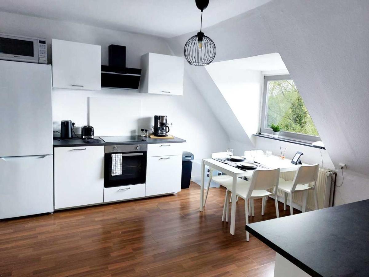 Cozy Apartment With Garden In Gelsenkirchen Bagian luar foto