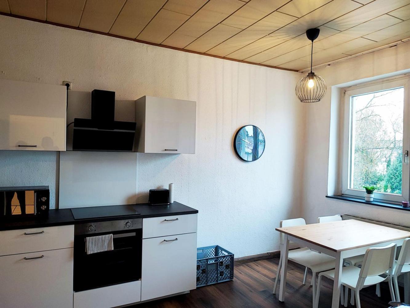 Cozy Apartment With Garden In Gelsenkirchen Bagian luar foto