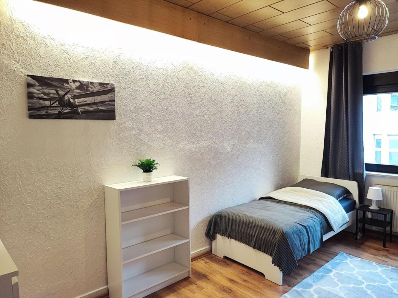 Cozy Apartment With Garden In Gelsenkirchen Bagian luar foto