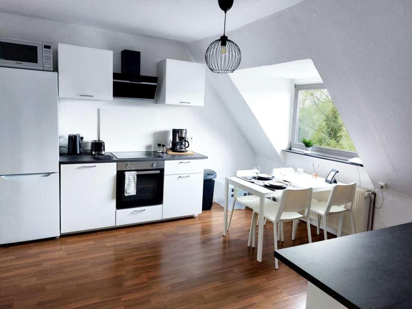 Cozy Apartment With Garden In Gelsenkirchen Bagian luar foto